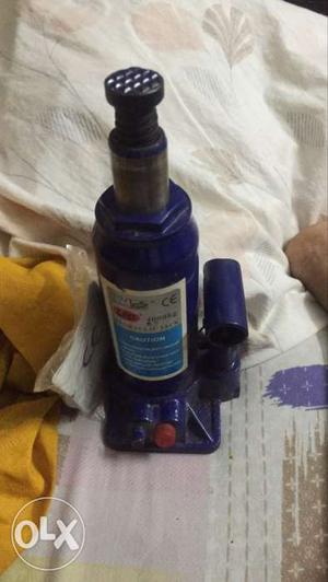 Blue Bottle Hydraulic Jack