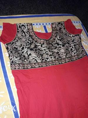 Red And Black Short-sleeved Dress