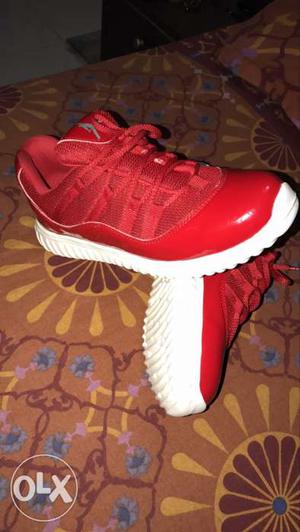 Red jordan in very good condition. size Uk7-2days