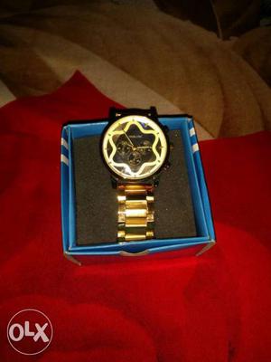 Round Black Face Chronograph Watch With Gold Link