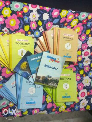 This set include all the aakash books of 1 uear medical
