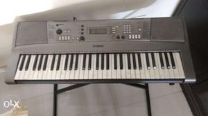 Yamaha Synthesizer with Stand