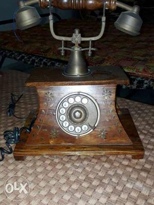 Antique phone in a working condition price can be