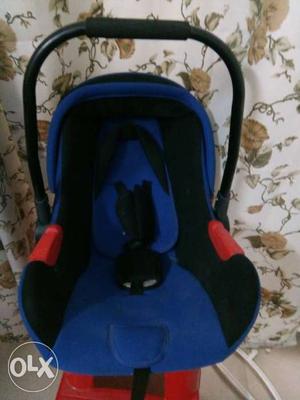 Baby car seat and carry cot. Comfortable and