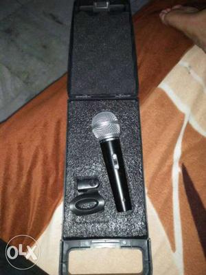 Black Wireless Dynamic Microphone In Case