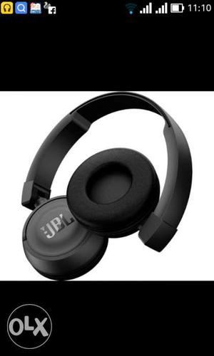 Black Wireless JBL Headphones Screenshot