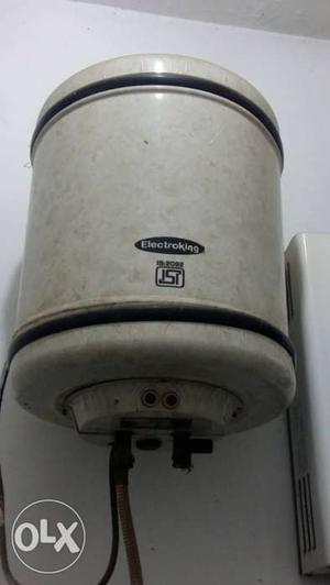 Electric hot water geyser.. 10 litre.. new condition.. 4