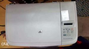 HP printer with table in a good condition