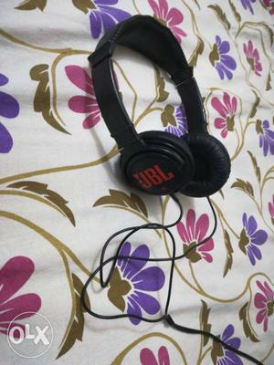 Jbl headset good condition urgent sale