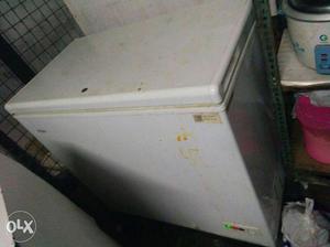 This one year old new de freezer very good