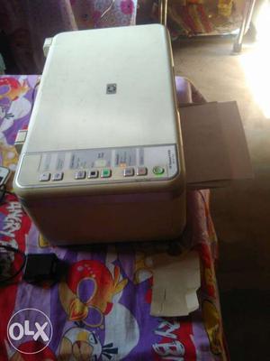 White HP Desktop Printer deskjet f