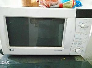 White LG Microwave Grill convection Oven 26ltr