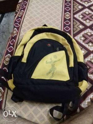 Yellow nd black color bag in nice condition with