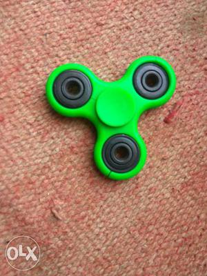 Green Hand Tri-spinner