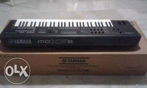 Yamaha moxf6 synth / keyboard