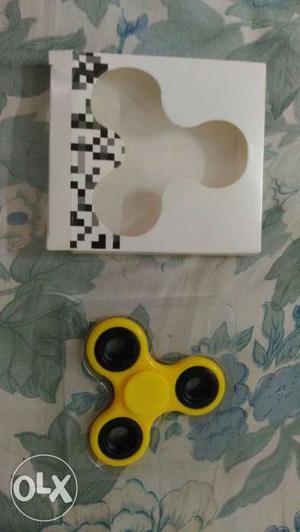 Yellow black hand tri spinner just used 12 days