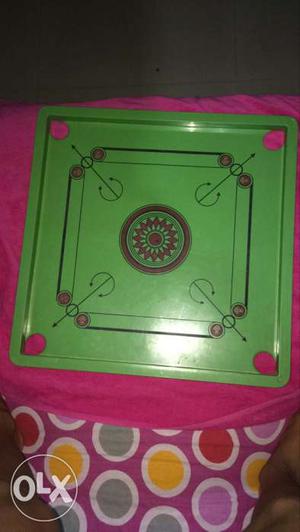 carrom board (plastic)