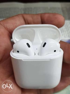 Apple airpods in mint condition