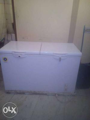 Chest freezer 400 LTS only 6 months old
