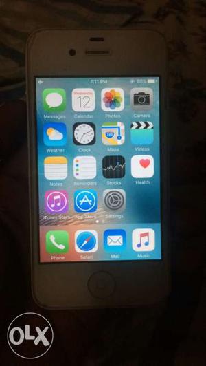 IPhone 4s 16 gb No scratch No complaints 1 year