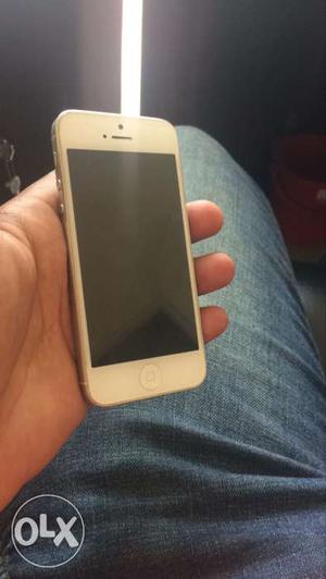 Iphone 5 16 gb 2 years old in good condition call