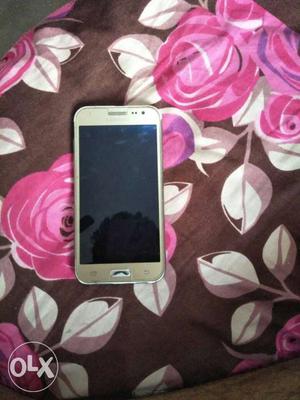 Samsung j2 Very good condition 7 month old bill chager