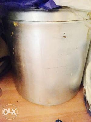 Aluminium storage canister without handles