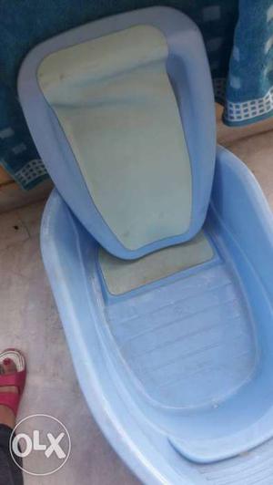 Baby Bath tub with Child incline of Honey company