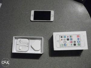 Iphone 5s 16gb silver with full kit, box.very