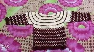 This is new hand woven baby set of maroon and