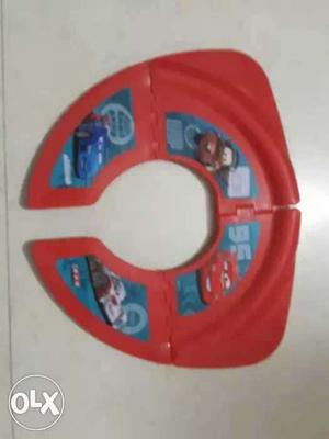 Toilet seat for kids. Foldable. Easy to carry