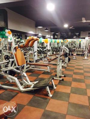 All cardio n strenght equipments in a very good