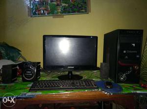 Black Flat Screen Computer Monitor Set