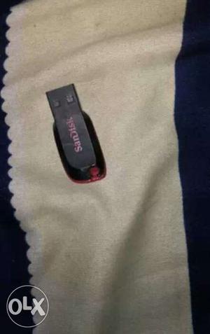 Black SanDisk USB Flash Drive