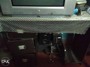 Bpl original tv and table in running condition..