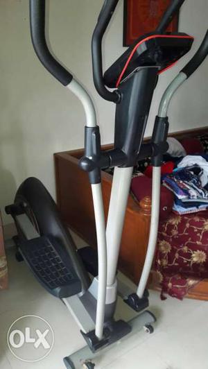 Cross elliptical trainer full size