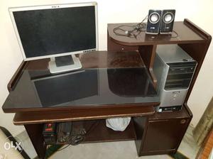 Full Computer Set Will Table In Good Condition