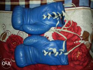 Leather boxing gloves weight:- 16hrns new