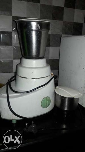 Mixer grinder good condition two year old one