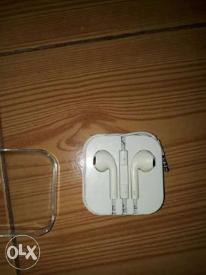 Original Apple headphone... With pack.. Brand