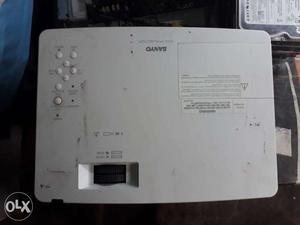 Sanyo projectors sell rs 