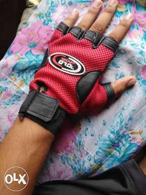 Seal Packed Gym Gloves Red colour Wrist