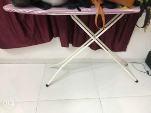 Very good condition iron stand for sale