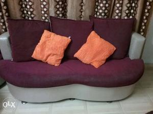 3 seater sofa set with 2 puffins in good condition