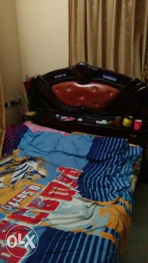 Bed in gud condition selling bcos shifting for a