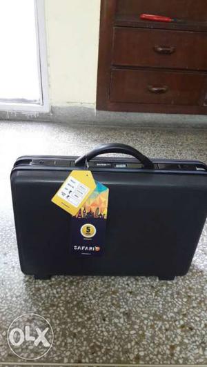 Brand new briefcase Safari