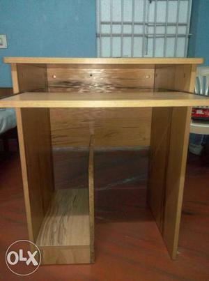 Fab furnish poly wood computer table, no damage