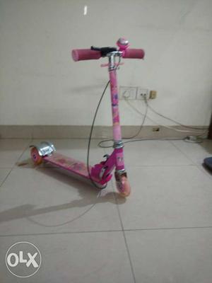 Kids scooter, with trailing light