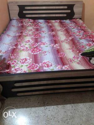 Queen size double bed in good condition. Bed is