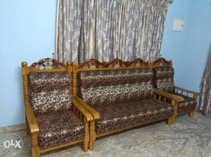 Sofa set with new cusions.